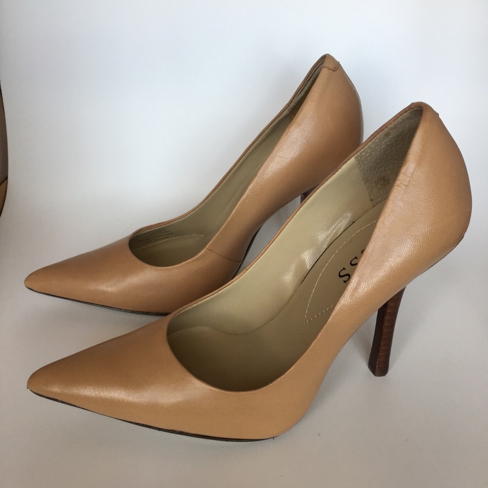 Guess Carrie Pump
